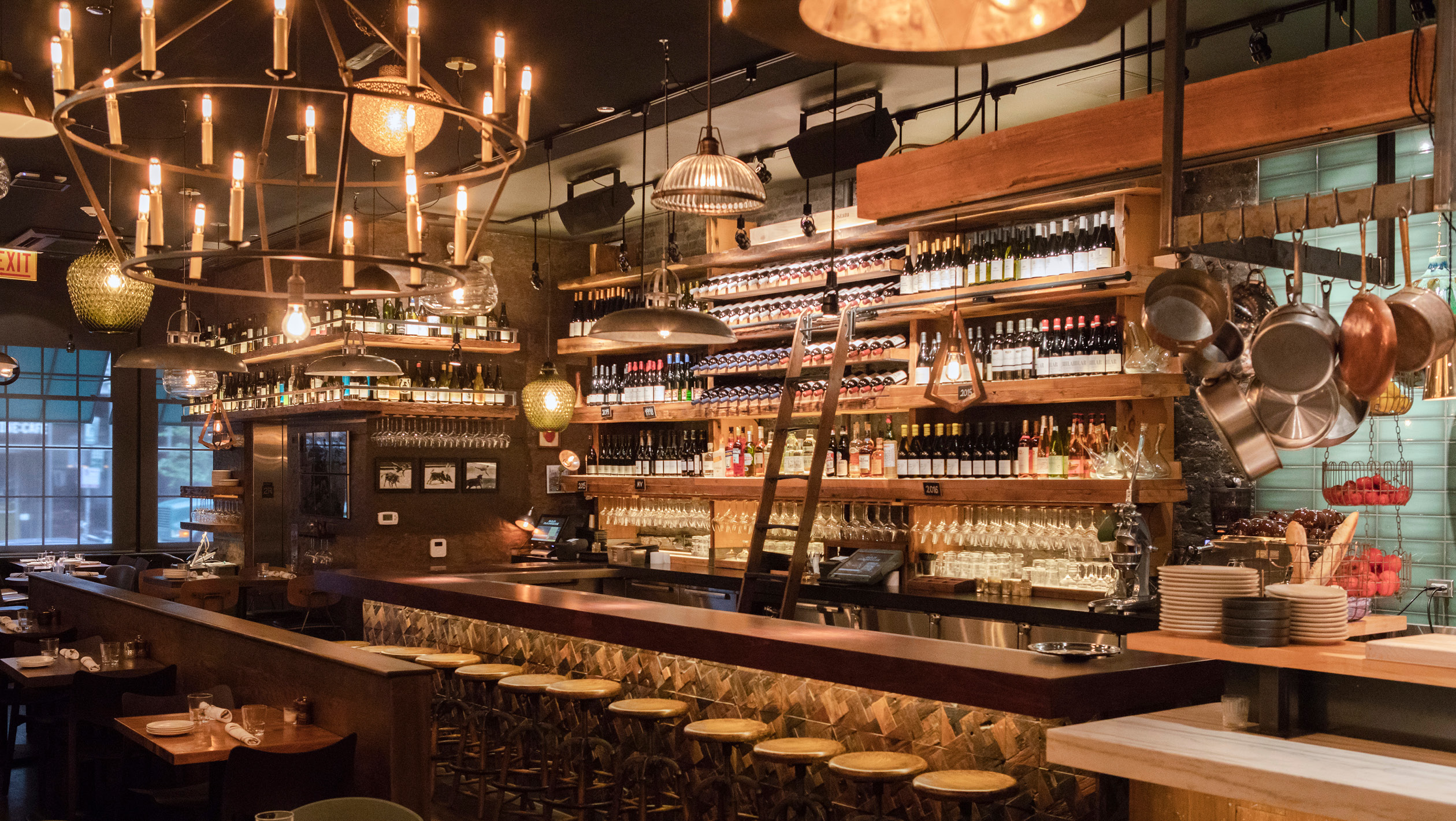 11 Types Of Bars - Nightclubs, Pubs and Lounges