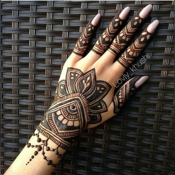 Bold And Beautiful Mehendi Design