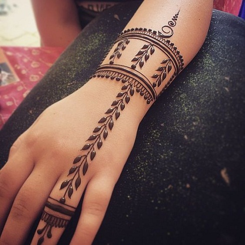 Bracelet Style Simple Mehendi Design