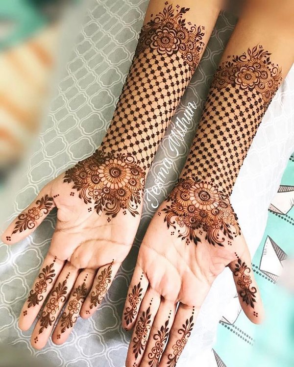 Checks And Peppy Leaves Arabic Mehndi Design