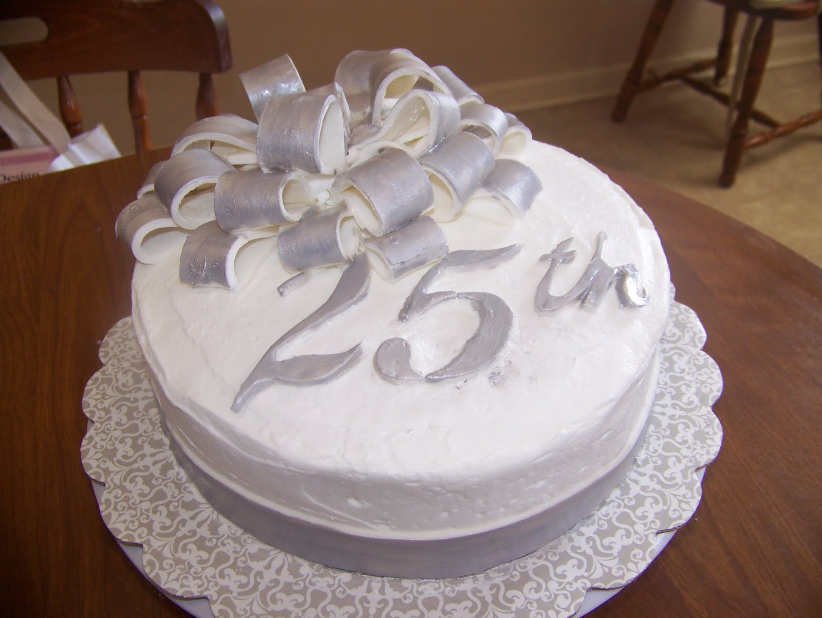 How to Throw a Memorable 25th Wedding Anniversary Party
