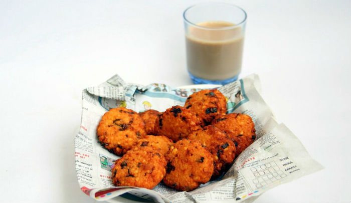 Dalwadas with tea