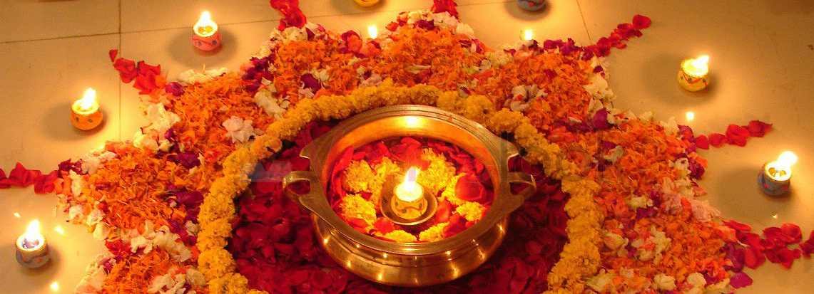 Diwali_rangoli_with_flowers