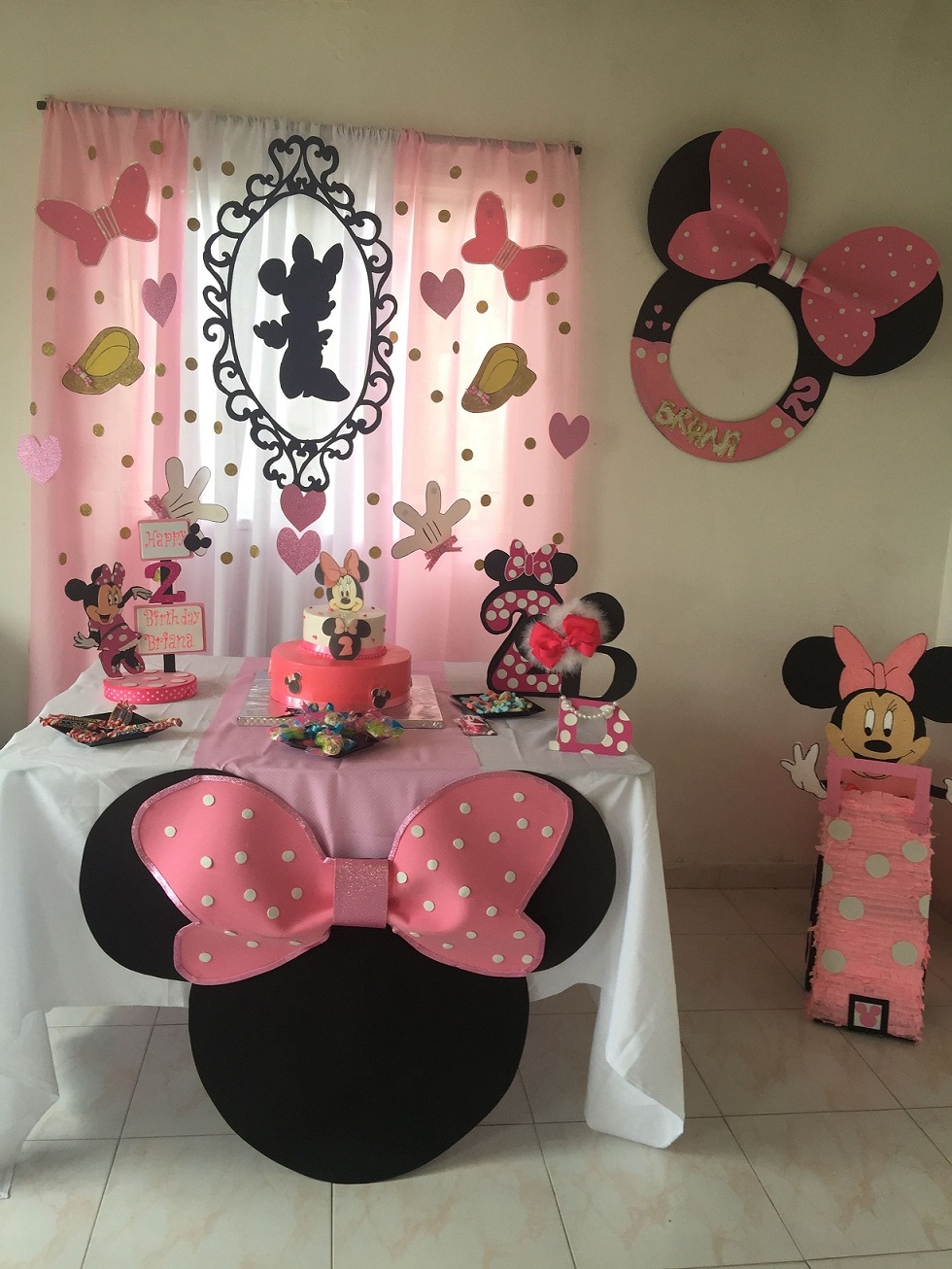 Minnie Mouse theme for first birthday party of girl | Minnie Mouse theme decoration ideas