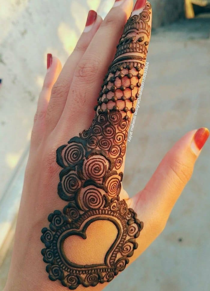 Heart Mehendi Design