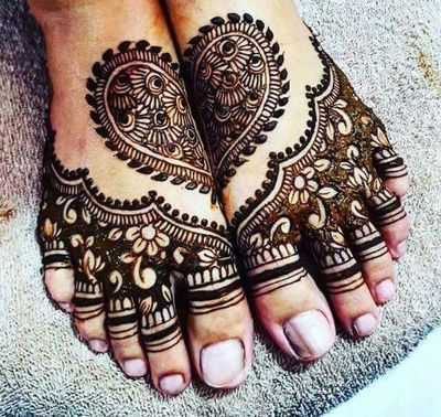 Hearts Foot Mehendi Designs