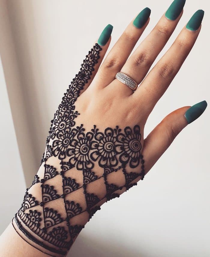 Lace Arabic Mehendi Design