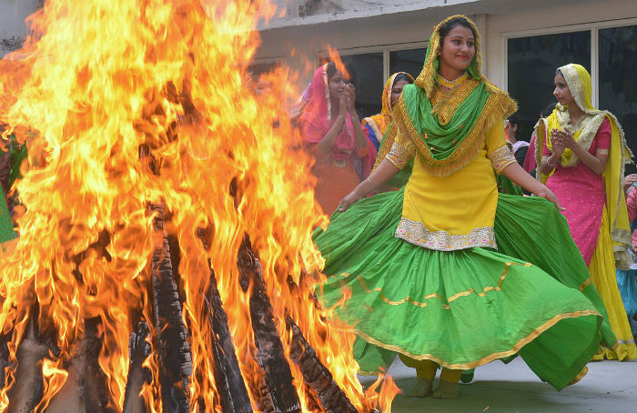 lohri_dance