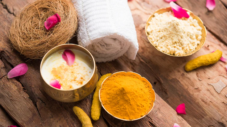 Natural Remedies for Clear Skin: Ingredients from Your Kitchen