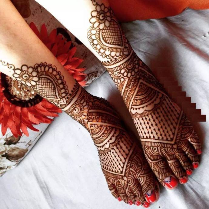 Pakistani Style Foot Mehndi Designs