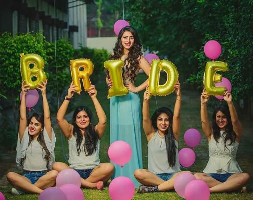 Photo Shoot Styles - with Your Bridesmaids at Your Wedding