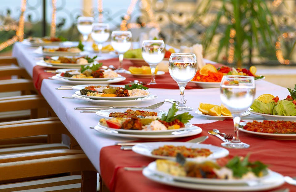 Budget Friendly Ideas for your Wedding Reception Food
