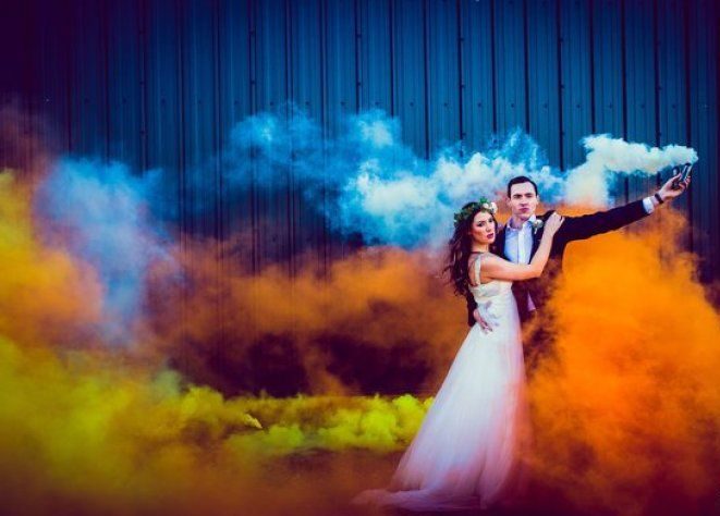 Pro Tips To Use Smoke Bombs For Your Wedding Photoshoot!