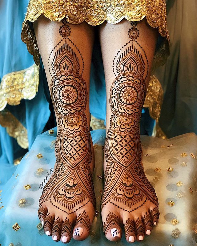 Symmetrical Feet Design