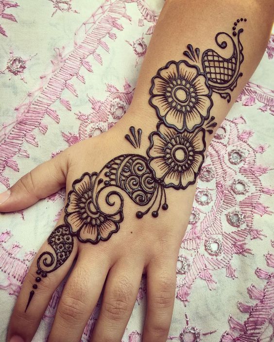 The Floral Touch Mehendi Design
