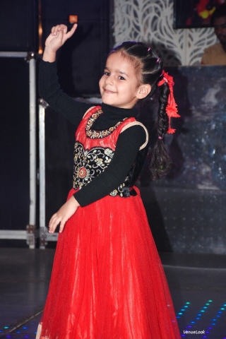 DJ wale Babu Mera Gana Chal do