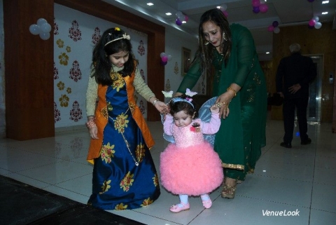 Play with Birthday Gilr