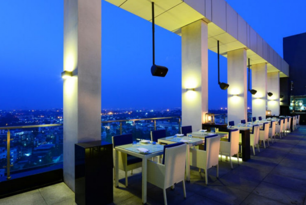 Level 12 Restaurant Of Doubletree By Hilton Hotel Pune In Chinchwad Pune Photos Get Free Quotes Reviews Rating Venuelook