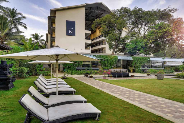 Sunken Bar at Novotel Goa Resort And Spa