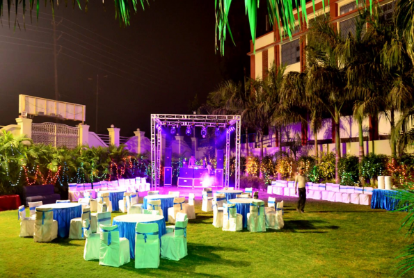 Party Lawn at Hotel Bhawna Palace