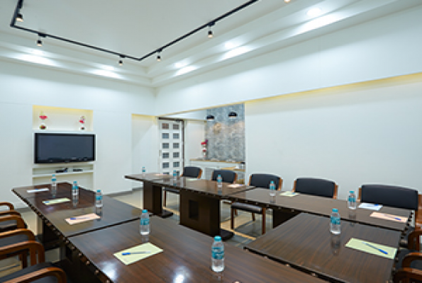 Huddle Boardroom at Hotel Heritage Embassy