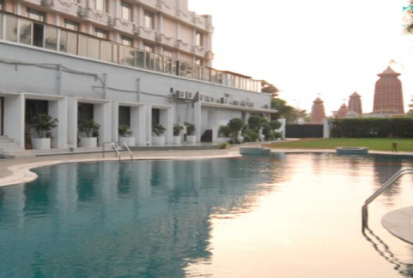 Poolside at Hotel New Marrion