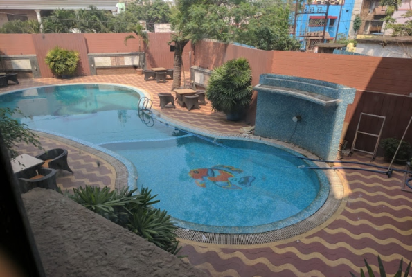 Pool Lounge at Hotel Sun Green