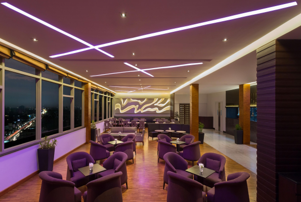 Aroma Lounge & Deli at Crowne Plaza Kochi