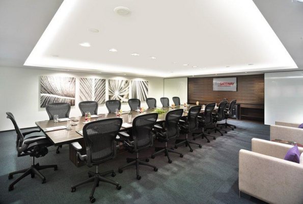 Huddle Boardroom at The Gateway Hotel IT Expressway