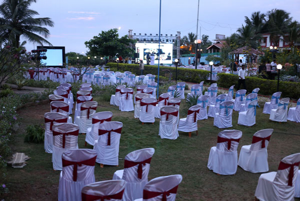 Huge Lawn at Paradise Village Beach Resort