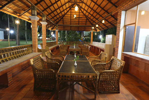 Water Side Dining at The Southern Mermaid Resort