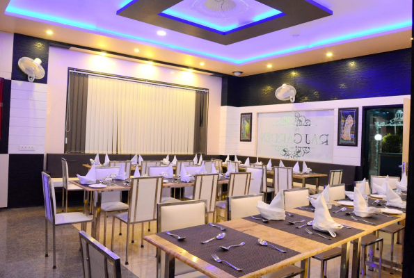 Manuhaar Restaurant at Hotel Raj Garden