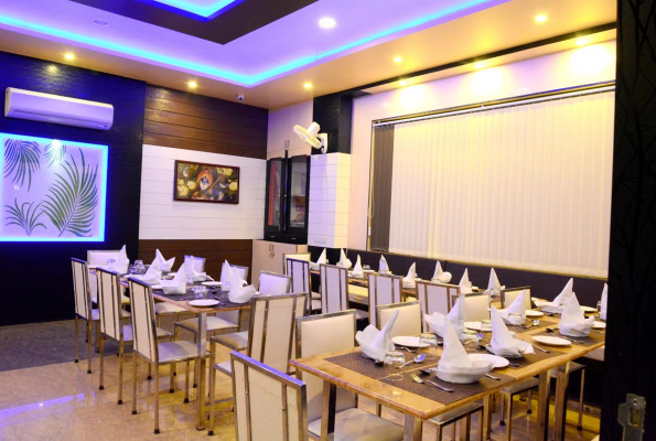 Manuhaar Restaurant at Hotel Raj Garden