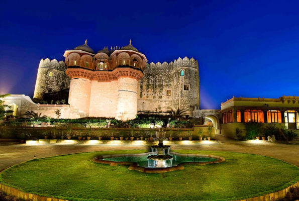 Mardana Lawn at Fort Khejarla