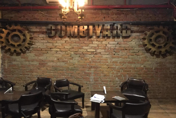 Combiyard Cafe & Lounge