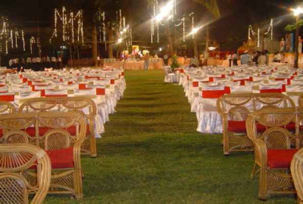 Front lawns at Woodlands Nasiklub