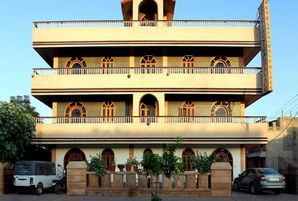 Garden Restaurant at Hotel Beniwal Palace