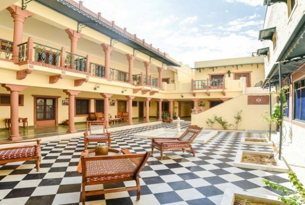 Courtyard at Ratan Vilas