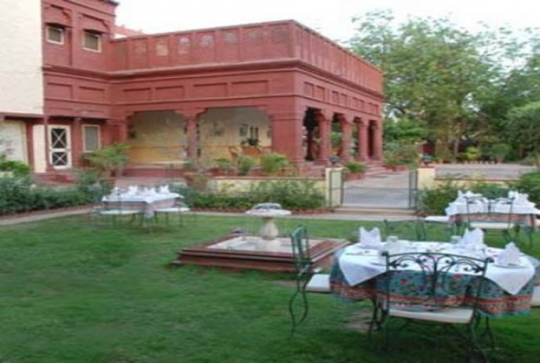 Outdoor Dine at Ratan Vilas