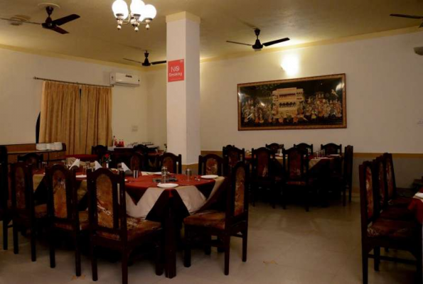 Toran Restaurant at Hotel Rajputana Palace