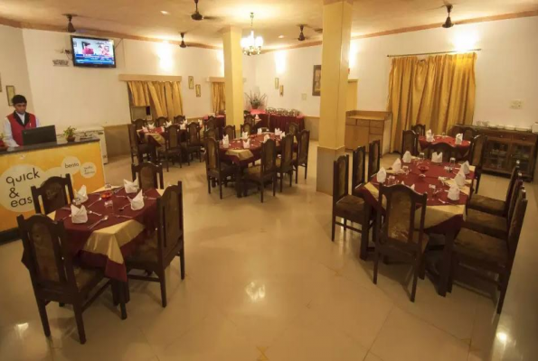 Toran Restaurant at Hotel Rajputana Palace