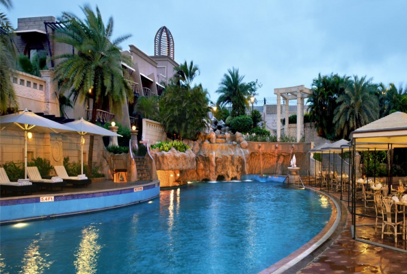Oceanus Poolside Bar at The Corinthians Resort And Club Pune