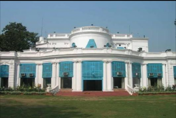 Main Lawn Full Gravel at The Tollygunge Club