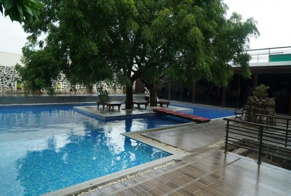 Kund The Poolside Bar at Fort Jadhavgadh