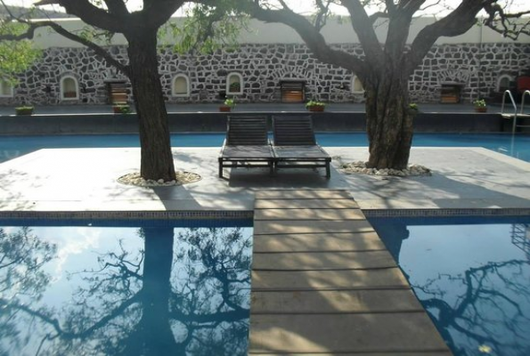 Kund The Poolside Bar at Fort Jadhavgadh