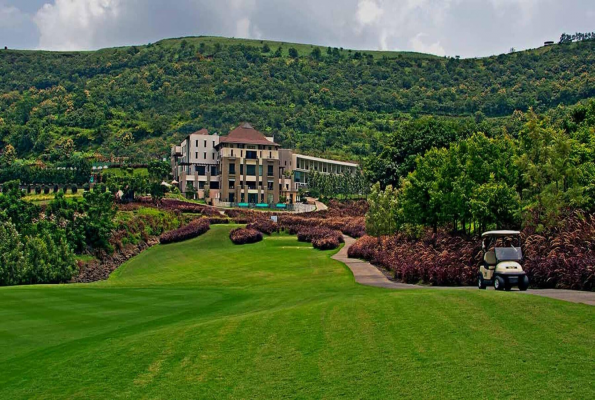 Tee Two Green Room at Oxford Golf Resort