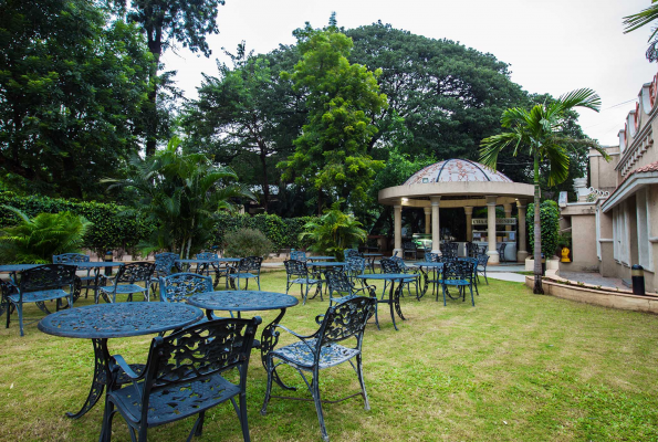 Courtyard at Residency Club