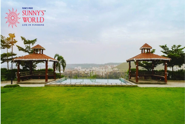 THE EMBERALD HILL TOP LAWN WITH INFINITY POOL at Sunnys World Club