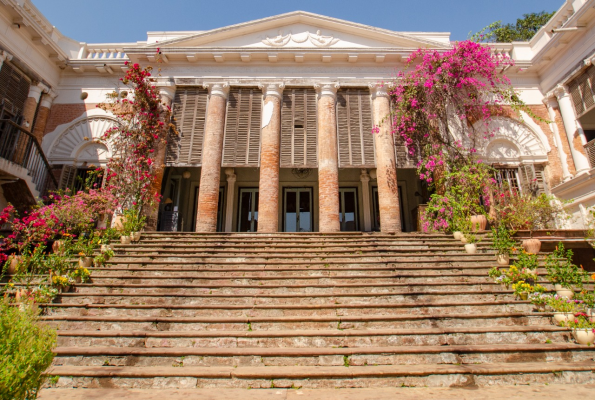 Courtyard and Restraunt at The Rajbari Bawali