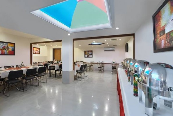 Hotel Regale Inn